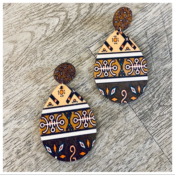 ETHNIC PRINT CHIC DROPPED EARRINGS - Picture 3 of 3